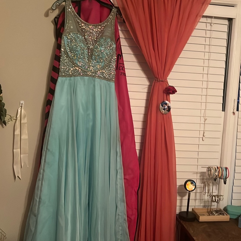 Super cute prom dress!!
